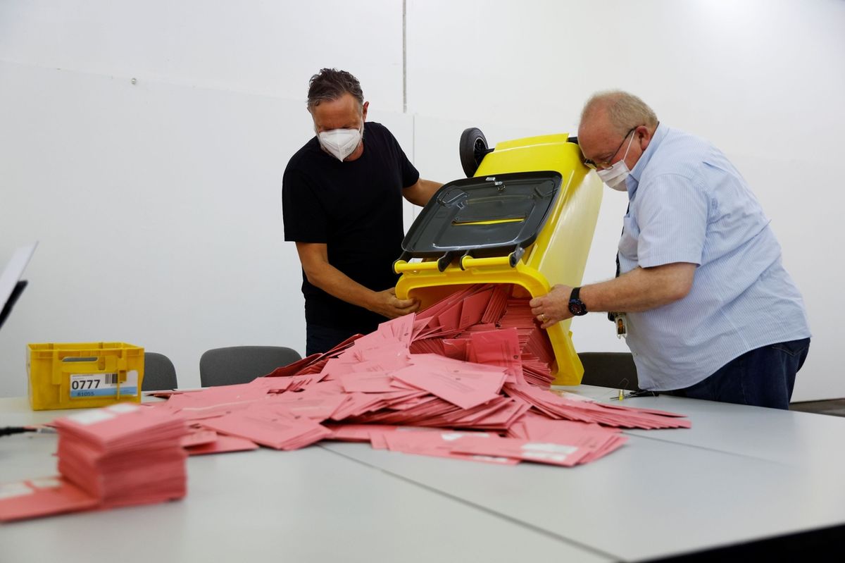 Dramatický boj v Německu. Volby podle odhadu těsně vyhrají sociální demokraté